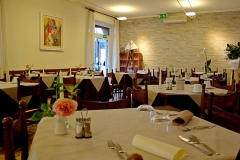 restaurant-gardasee-direkt-am-see-mit-steg-und-boje-0002