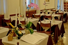 restaurant-gardasee-direkt-am-see-mit-steg-und-boje-0004