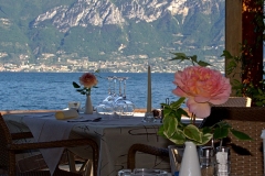 restaurant-gardalake-right-to-the-lake-with-pier-and-buoys-0014